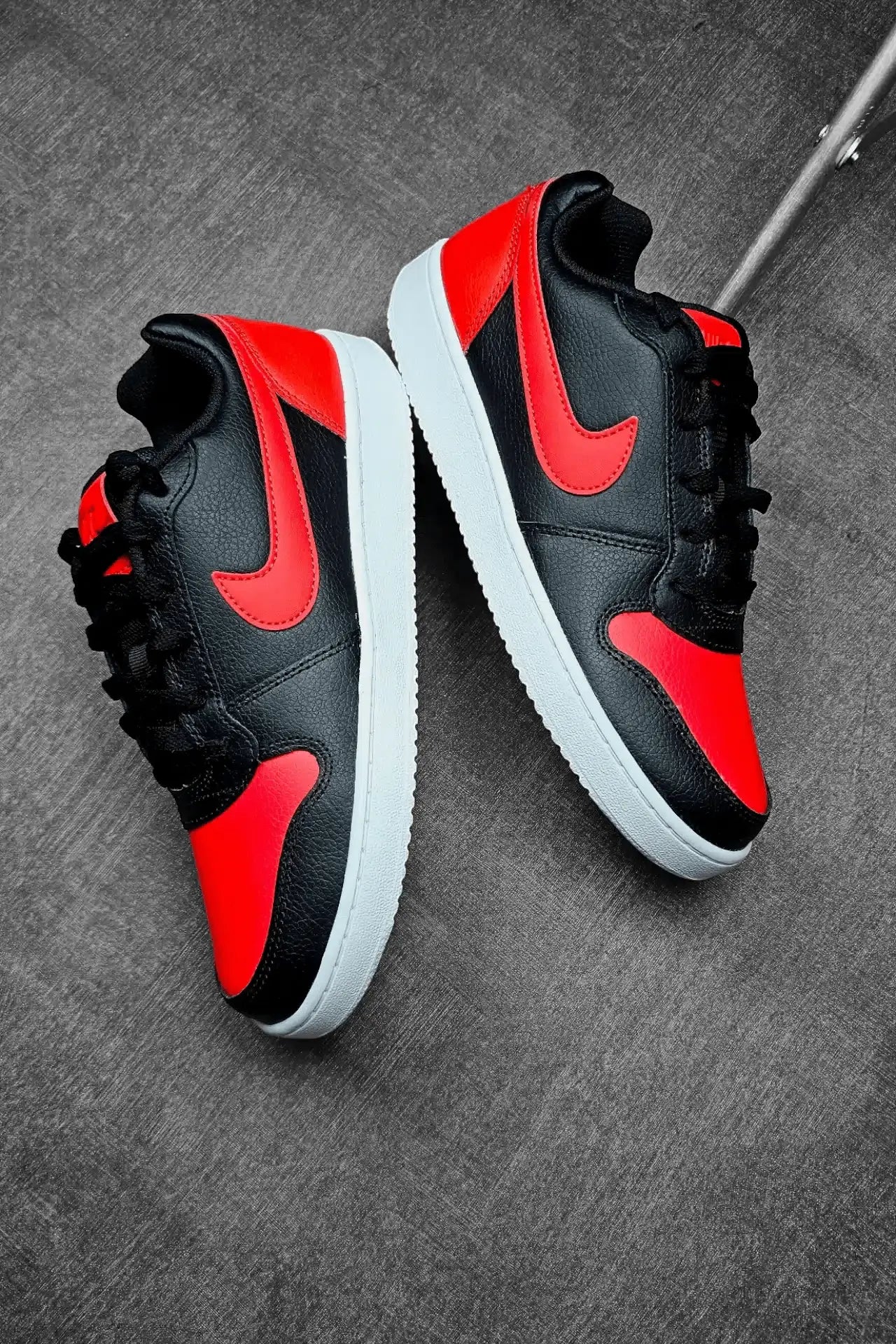 Tênis Nike Ebernon Low - Preto e Vermelho - Ale Imports
